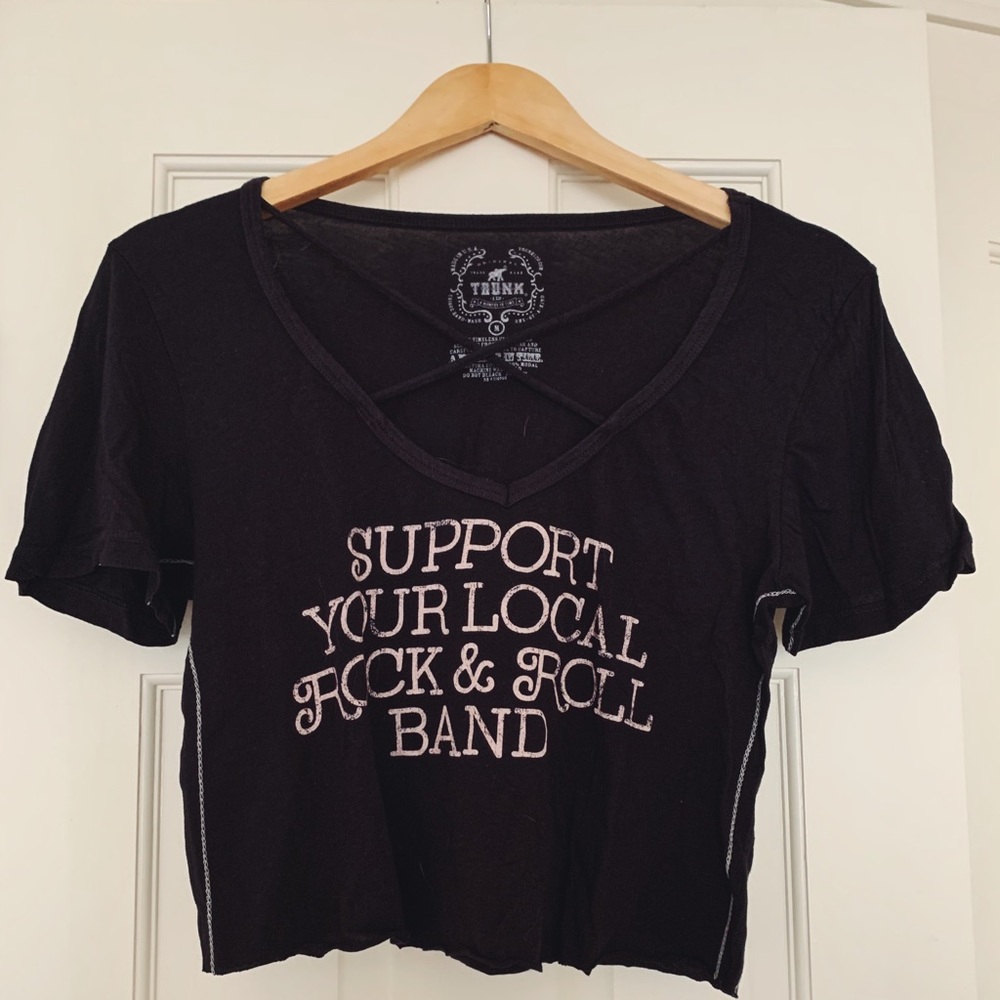 V-neck criss cross t-shirt